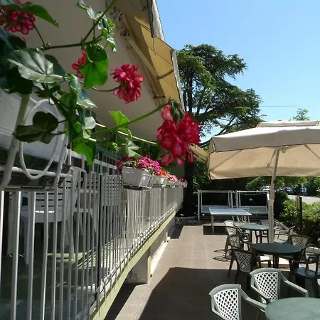 Benvenuti Backpacker Hostel *