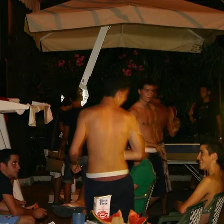 Benvenuti Backpacker Hostel *